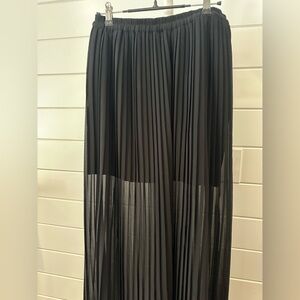 Victoria’s Secret Elegant Black Pleated Skirt